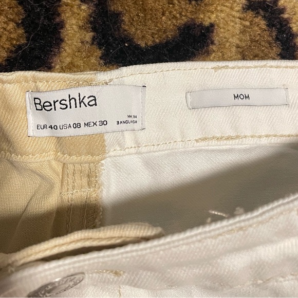 Bershka cropped jeans in white & camel - Picture 6 of 6